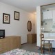 s�sz�ll�s: Petit Tibet residence